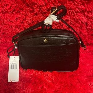 TOMMY HILFIGER SIGNATURE LOGO DOUBLE ZIP CROSSBODY SLING BAG